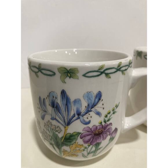 Farm house  Coffee Mugs  BY Thomson‎ Pottery( Floral Garden) Set of 4 - Picture 2 of 6